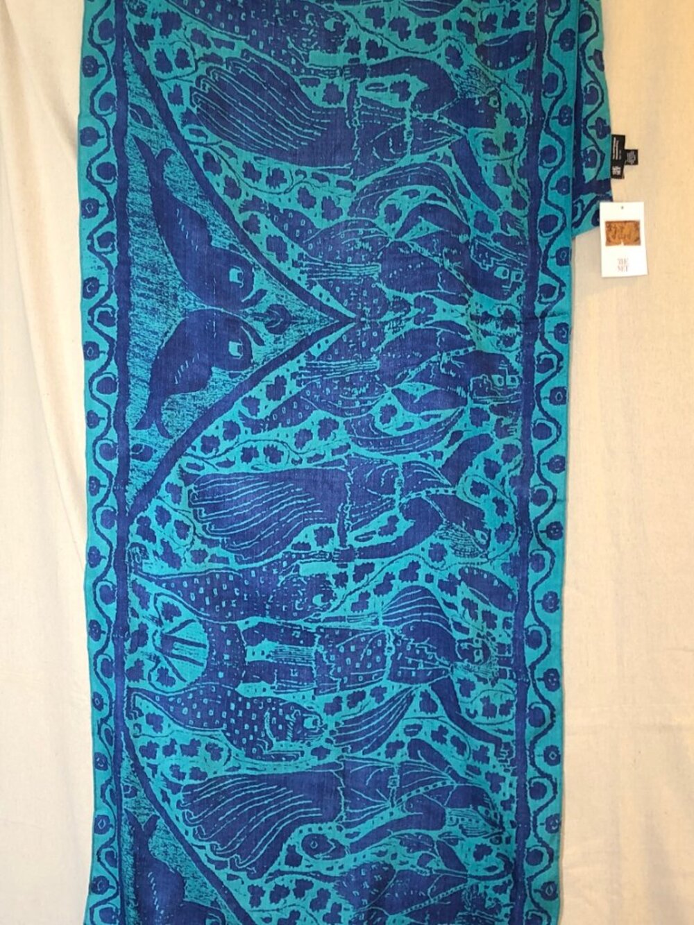 NWT The Met Triumphant Dionysos Oblong Scarf